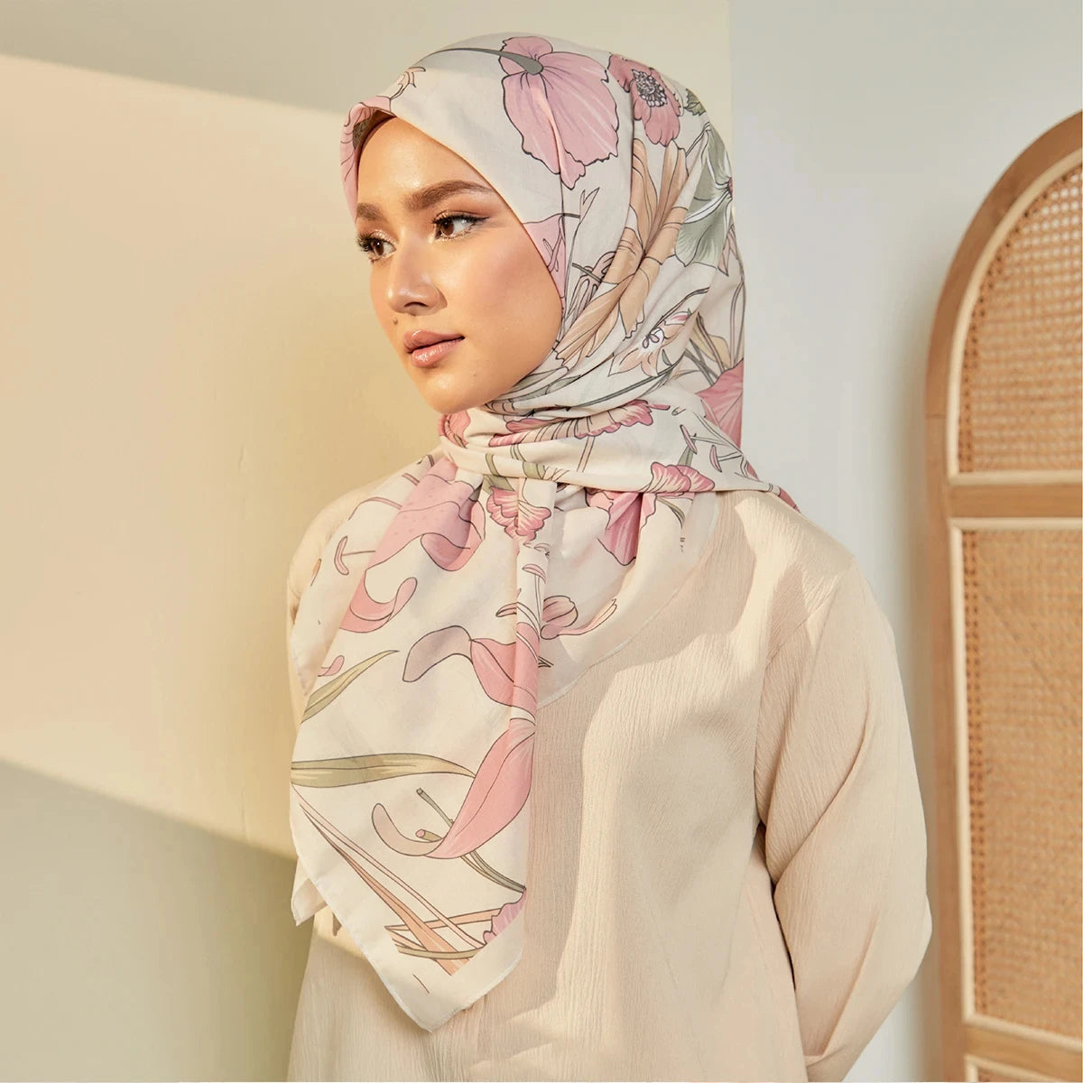 Wholesale 110*110cm Printed Viscose Scarf Malaysia Floral Square Hijabs Laser Edge Maldives Scarves Premium Muslim Woman Hijabs