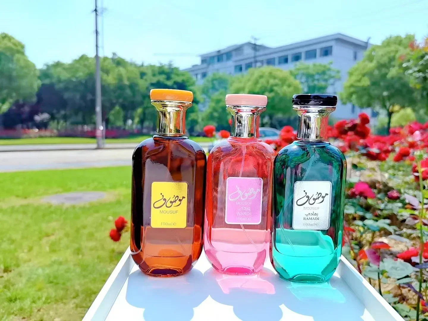 The 100 - ml original Dubai MOUSUF Arabian perfume is a unisex light fragrance. It combines various scents like