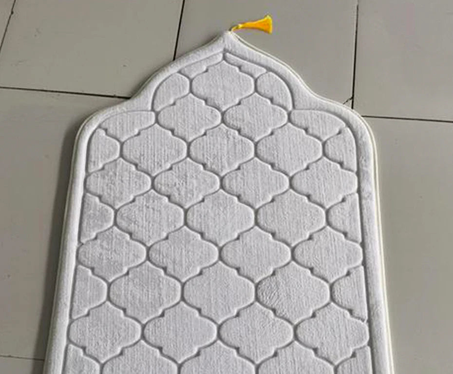 Muslim Prayer Rug Prayer Mat for Ramadan Flannel Carpet Portable Prayer Mat Worship Kneel Embossing Floor Carpets Non-slip Soft
