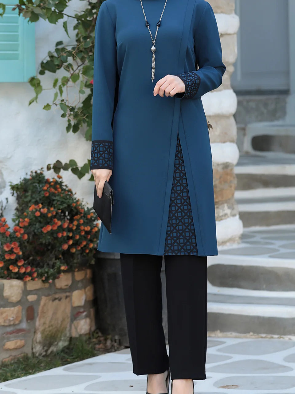 Arab Women's Dubai Abaya